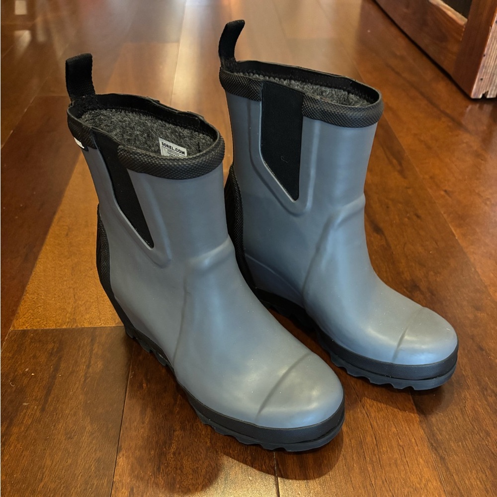 New with tags sorel winter wedge boot waterproof size 7.5